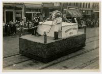 KU, The Cosmopolitans float (75th Anniversary Historic Parade)