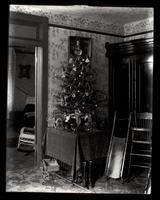 Christmas tree with presents