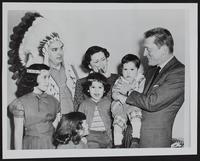 Personages - Kirk Douglas (right) and family of Haskell&#39;s James Howell and Mrs. Howell; children (L to R) June; Jane; Patricia; Jimmy Jr