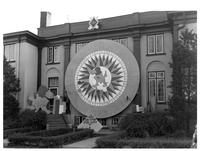 Greek house decorated for Homecoming